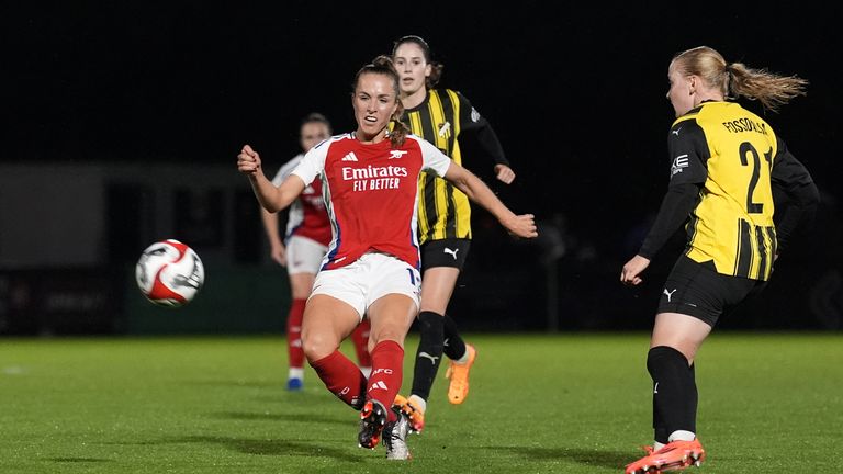 Lia Walti's long-range strike gave Arsenal the lead