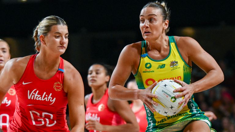  ADELAIDE, AUSTRALIA - SEPTEMBER 19: Liz Watson of the Diamonds during game one of the international series between Australia Diamonds and England Roses at Adelaide Entertainment Centre on September 19, 2024 in Adelaide, Australia. (Photo by Mark Brake/Getty Images)
