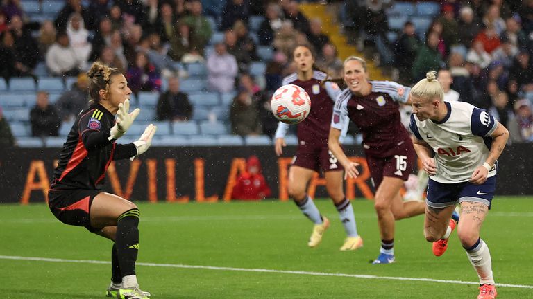 Bethany England scores a second for Spurs