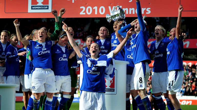 Everton lift the FA Women's Cup in 2009/10