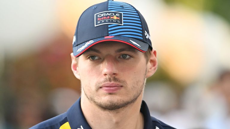 MARINA BAY STREET CIRCUIT, SINGAPORE - SEPTEMBER 22: Max Verstappen, Red Bull Racing during the Singapore GP at Marina Bay Street Circuit on Sunday September 22, 2024 in Singapore, Singapore. (Photo by Simon Galloway / LAT Images)