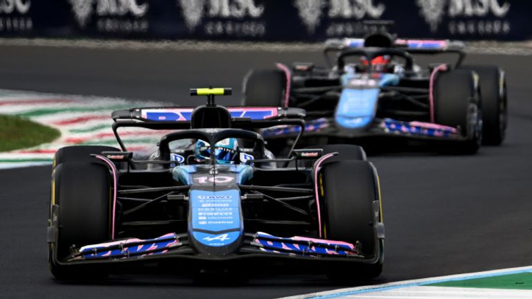 AUTODROMO NAZIONALE MONZA, ITALY - SEPTEMBER 01: Pierre Gasly, Alpine A524, leads Esteban Ocon, Alpine A524 during the Italian GP at Autodromo Nazionale Monza on Sunday September 01, 2024 in Monza, Italy. (Photo by Simon Galloway / LAT Images)