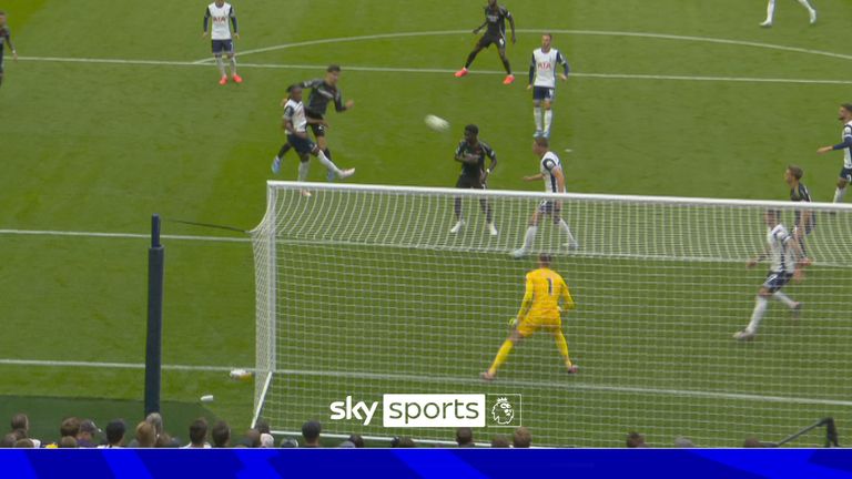 Havertz heads at goal for Arsenal against Spurs