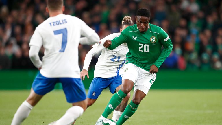 Chiedozie Ogbene dari Republik Irlandia hampir membawa timnya unggul