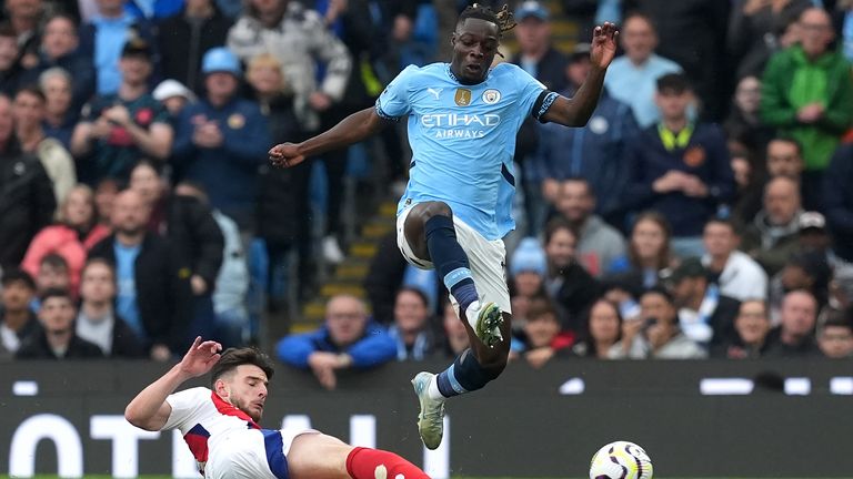 Jeremy Doku evades a tackle from Arsenal's Declan Rice.