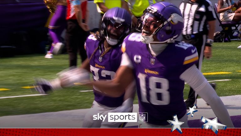 Justin Jefferson berlari dengan jelas untuk mencetak gol dari jarak 97 yard untuk meningkatkan keunggulan Minnesota Vikings melawan San Francisco 49ers.