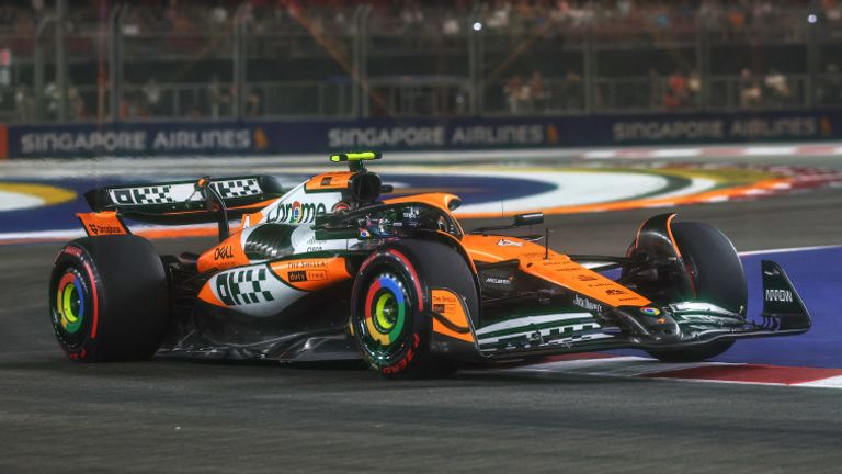 MARINA BAY STREET CIRCUIT, SINGAPORE - SEPTEMBER 20: Lando Norris, McLaren MCL38 during the Singapore GP at Marina Bay Street Circuit on Friday September 20, 2024 in Singapore, Singapore. (Photo by Alastair Staley / LAT Images)