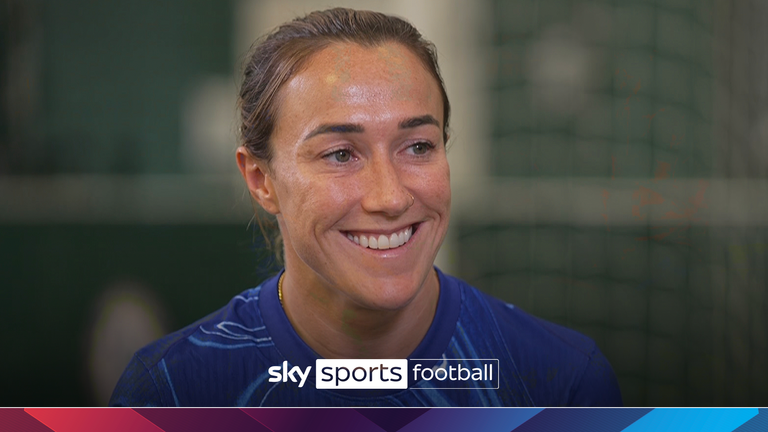 LUCY BRONZE ON CHELSEA.