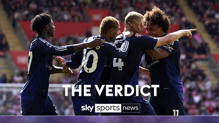 Manchester United's Matthijs de Ligt celebrates with team mates after scoring the opening goal during the Premier League match at St. Mary's Stadium, Southampton. Picture date: Saturday September 14, 2024.