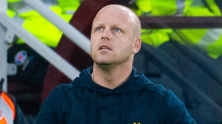 EDINBURGH, SKOTLANDIA - 29 AGUSTUS: Pelatih Kepala Hearts Steven Naismith