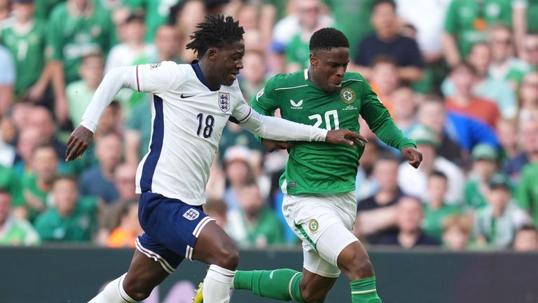 Kobbie Mainoo and Chiedozie Ogbene battle for the ball