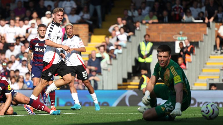 Emile Smith Rowe gives Fulham a 2-0 lead against Newcastle