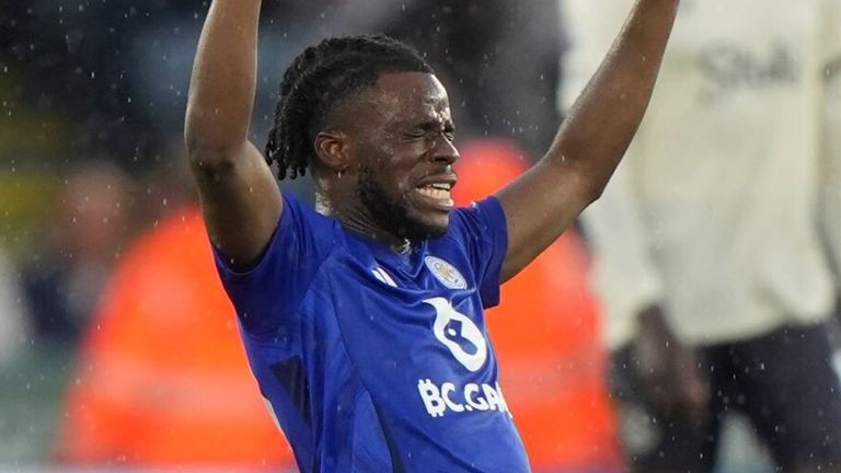 Stephy Mavididi kneels in celebration after equalising for Leicester against Everton 