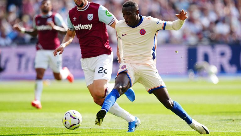 Nicolas Jackson doubles Chelsea's lead at London Stadium