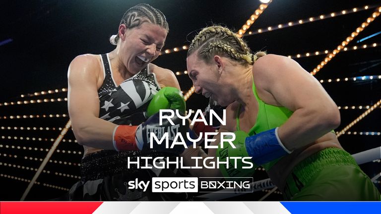 Mikaela Mayer, derecha, golpea a la inglesa Sandy Ryan durante una pelea de boxeo por el título welter femenino de la OMB el sábado 28 de septiembre de 2024 en Nueva York. Mayer ganó la pelea. 