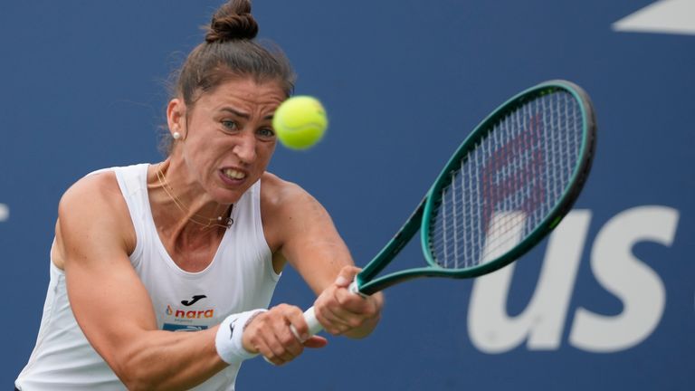 Sara Sorribes Tormo of Spain returns a shot to Beatriz Haddad Maia of Brazil during the second round of the U.S. Open tennis championships, Thursday, Aug. 29, in New York. 2024. (AP Photo/Pamela Smith)