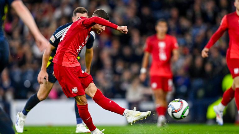 Wynik na Hampden Park otworzył Sebastian Szymański