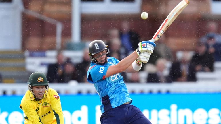 Batting Jamie Smith dari Inggris selama pertandingan internasional satu hari keempat di Lord's Cricket Ground, London. Tanggal Gambar: Jumat 27 September 2024.