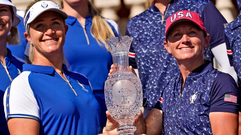 Europe Captain Suzann Pettersen, left, and United States Captain Stacy Lewis pose with the Solheim Cup during team photographs prior to the start of the Solheim Cup golf tournament at the Robert Trent Jones Golf Club, Tuesday, Sept. 10, 2024, in Gainesville, Va. (AP Photo/Matt York) 