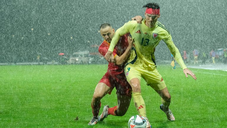 Wales bermain dalam kondisi yang buruk di Montenegro 