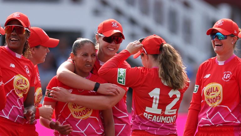 Las mujeres de Fire Welsh llegaron a la final de los cien este año, pero fueron golpeadas por London Spirit