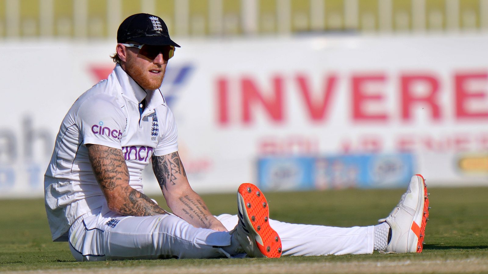 England staring at Pakistan series defeat after hosts build big first-innings lead and have tourists three down by stumps