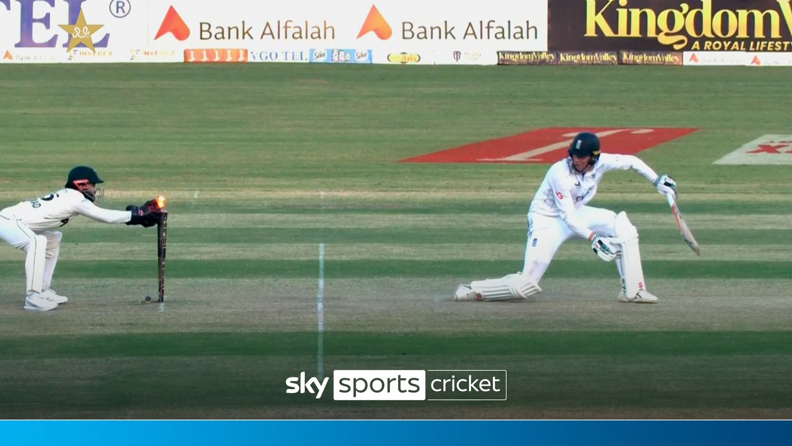 https://e0.365dm.com/24/10/1600x900/skysports-crawley-stumped-wicket_6718712.jpg?20241017132154