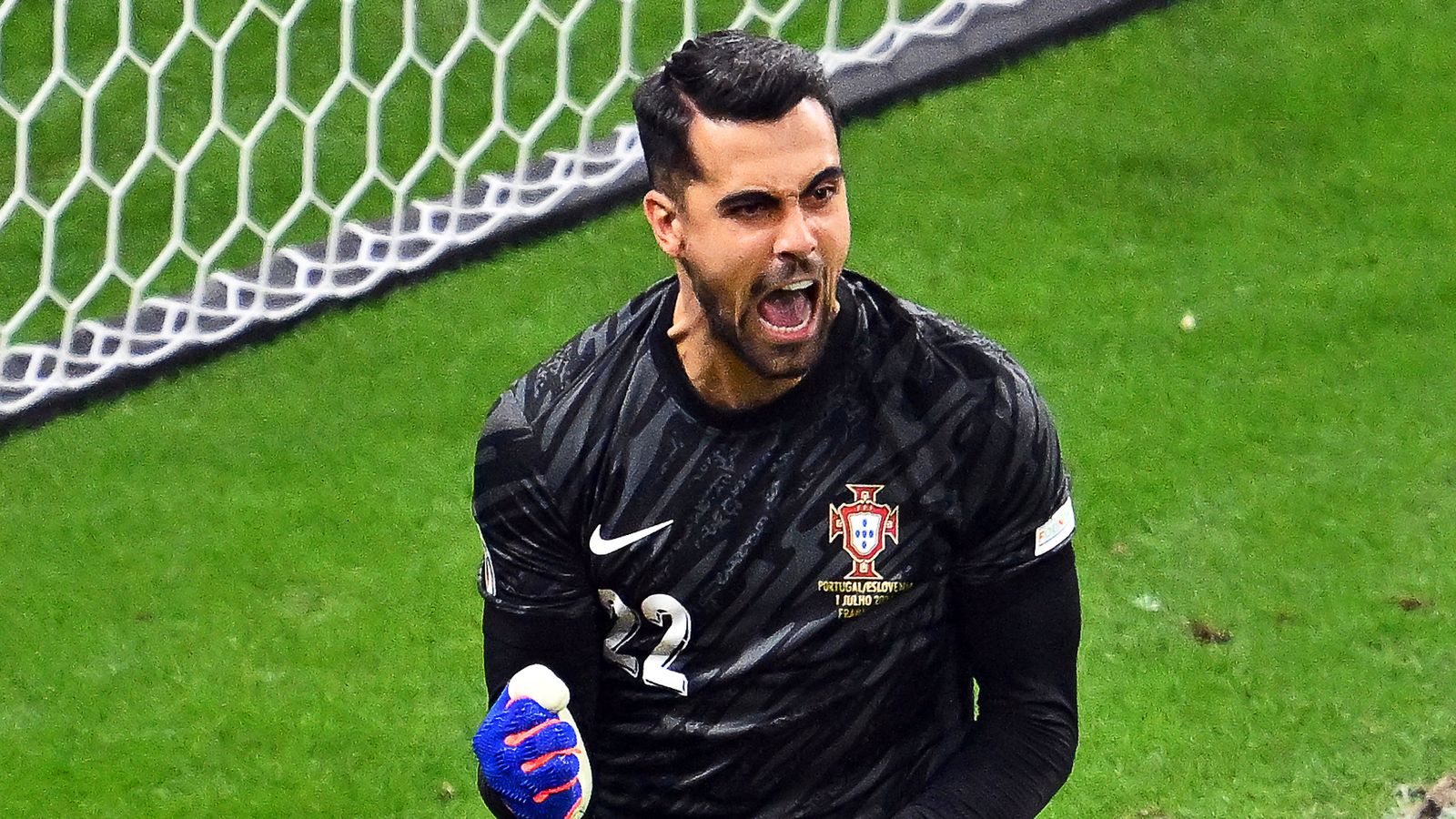 Transfer Centre LIVE! Football transfers, news, updates and rumours