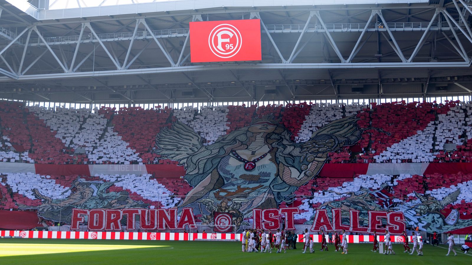 El Fortuna Dusseldorf deja entrar gratis a los aficionados: el equipo alemán de la segunda división juega ante 52.000 espectadores y ahora está en lo más alto de la tabla