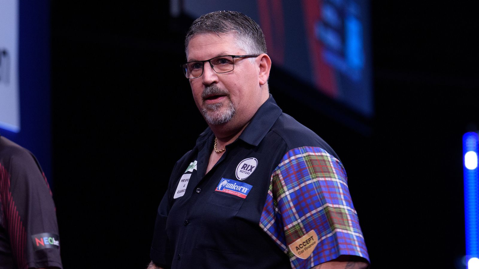 Machineseeker European Championship: Gary Anderson demolishes Michael van Gerwen to reach quarter-finals