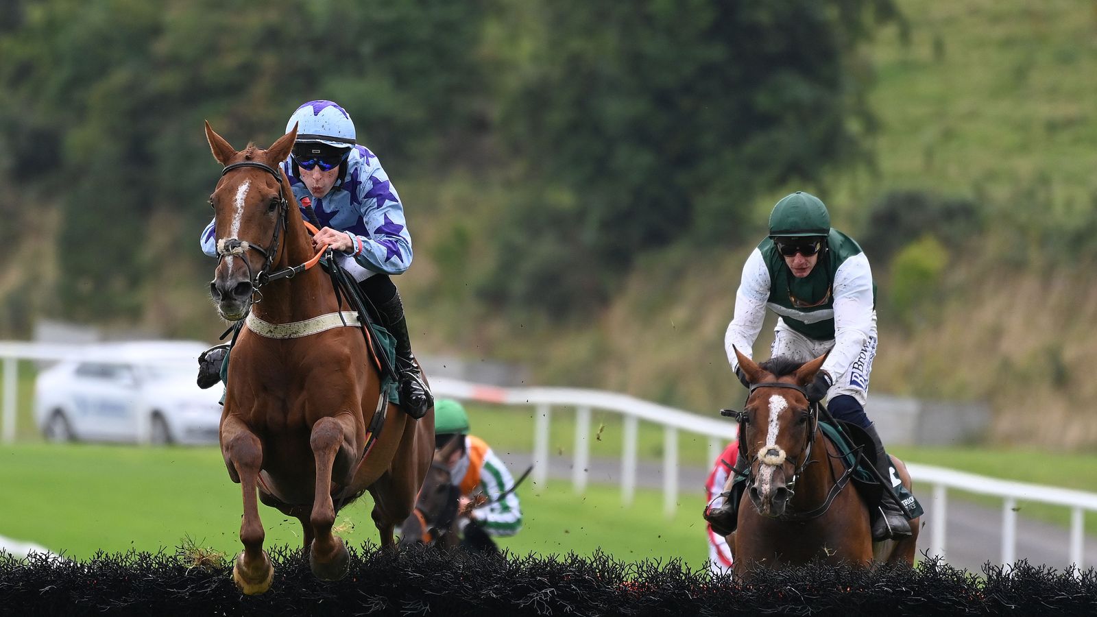 Apertura de la temporada de saltos: tarjeta de Chepstow encabezada por el competitivo Hurdle de novatos de la guerra persa en vivo en Sky Sports Racing