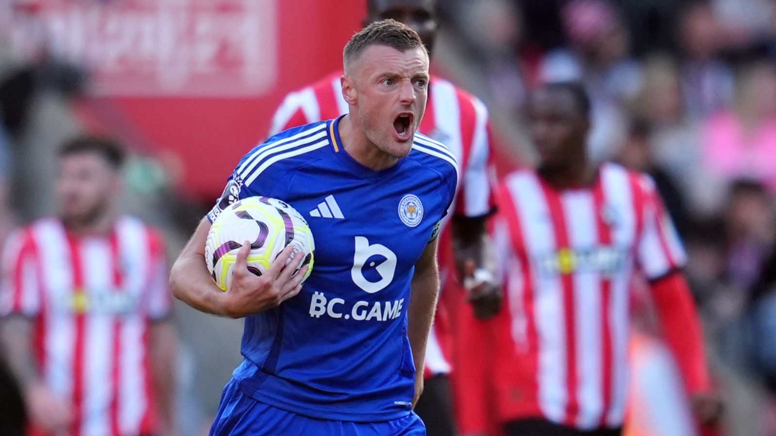 Southampton 2-3 Leicester: Jamie Vardy anota mientras los Foxes remontan una emocionante remontada de 2-0 en contra