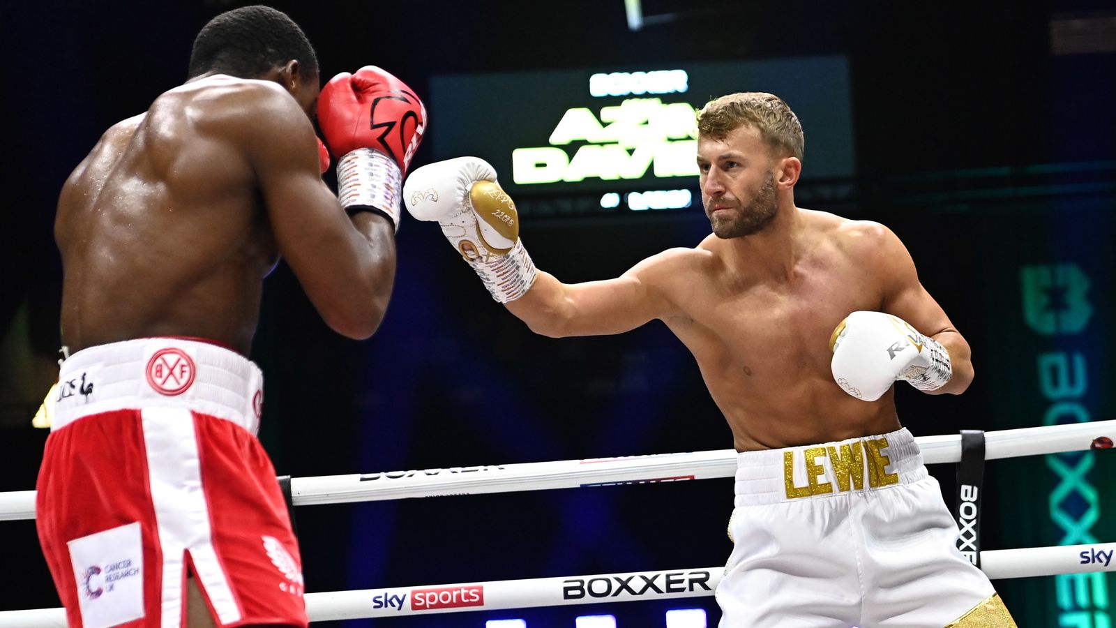 Lewis Edmondson edges out Dan Azeez to win British and Commonwealth light-heavyweight titles