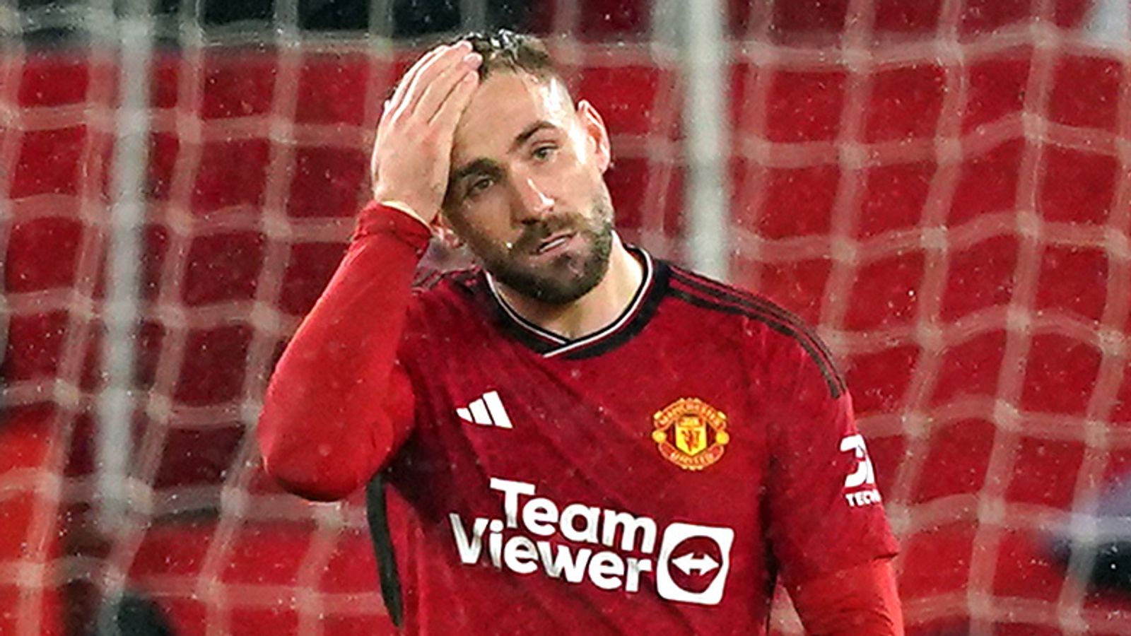 Luke Shaw: el defensa del Manchester United ‘devastado’ tras sufrir un nuevo revés por lesión | Noticias de futbol