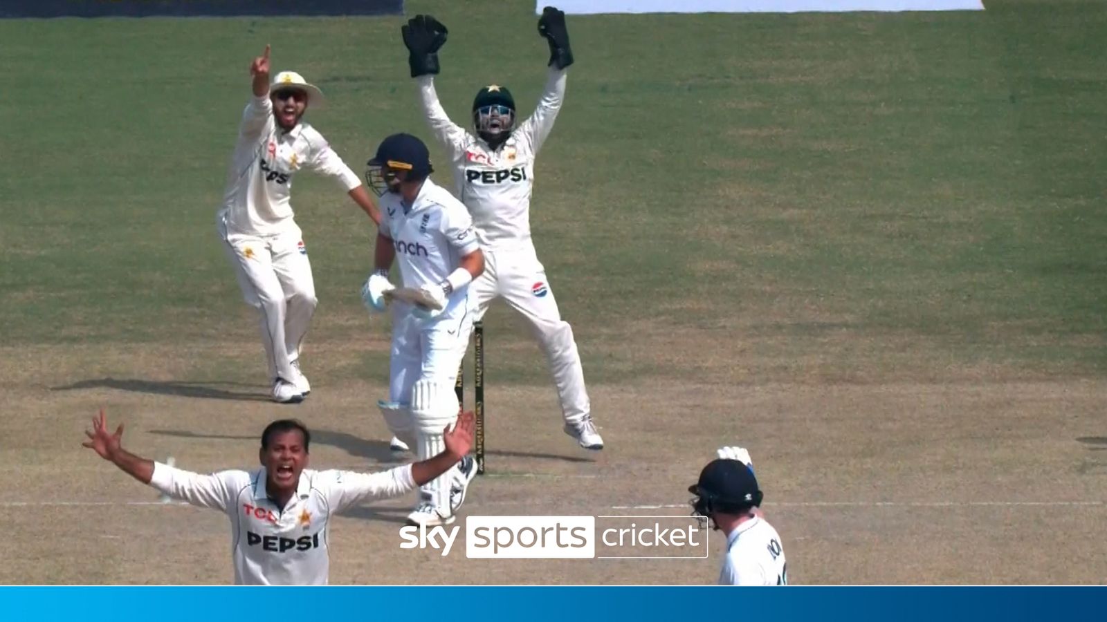 https://e0.365dm.com/24/10/1600x900/skysports-wicket-joe-root-england_6719321.jpg?20241018064238