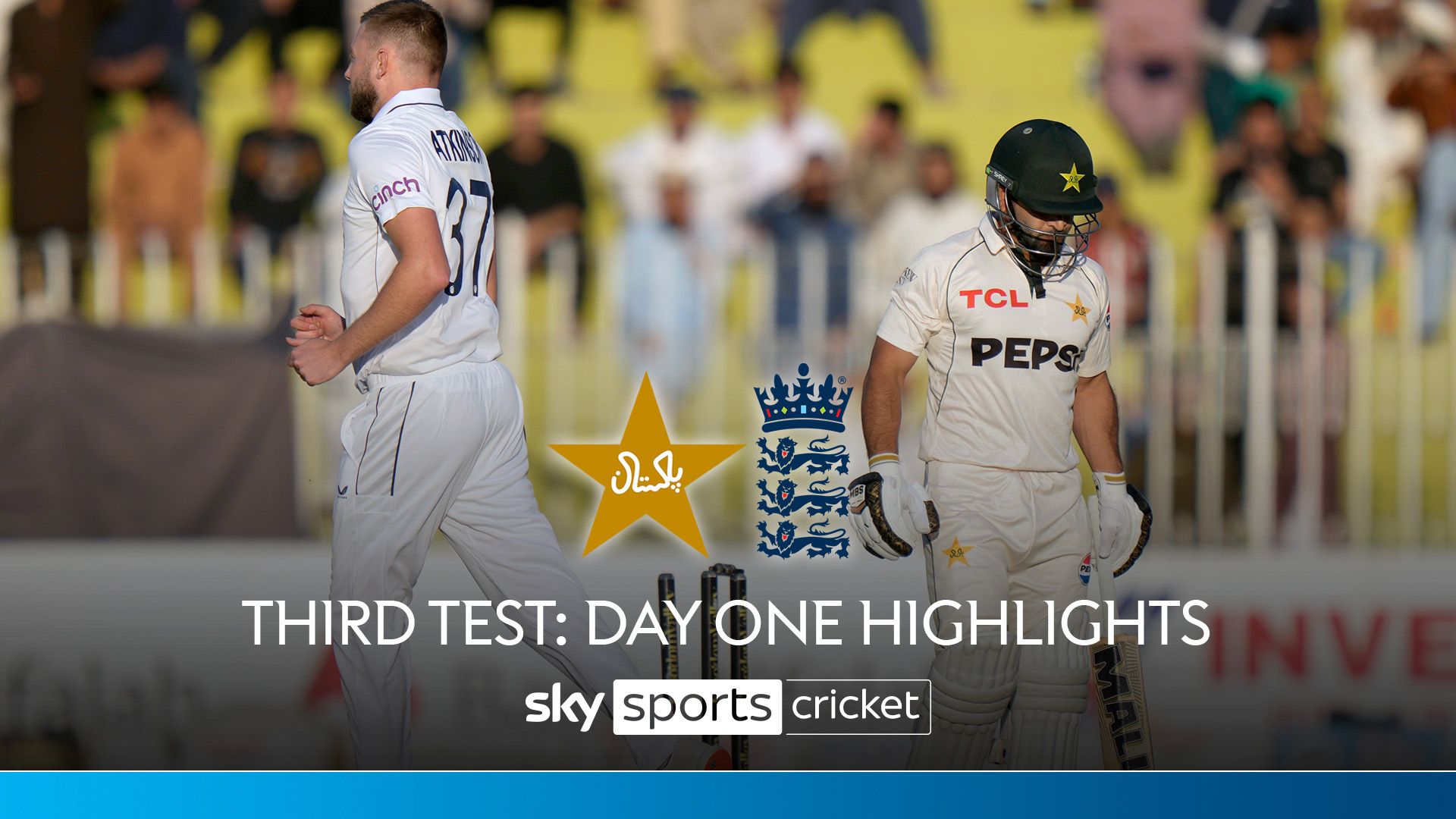 Smith leads England fightback after Pakistan spinners strike
