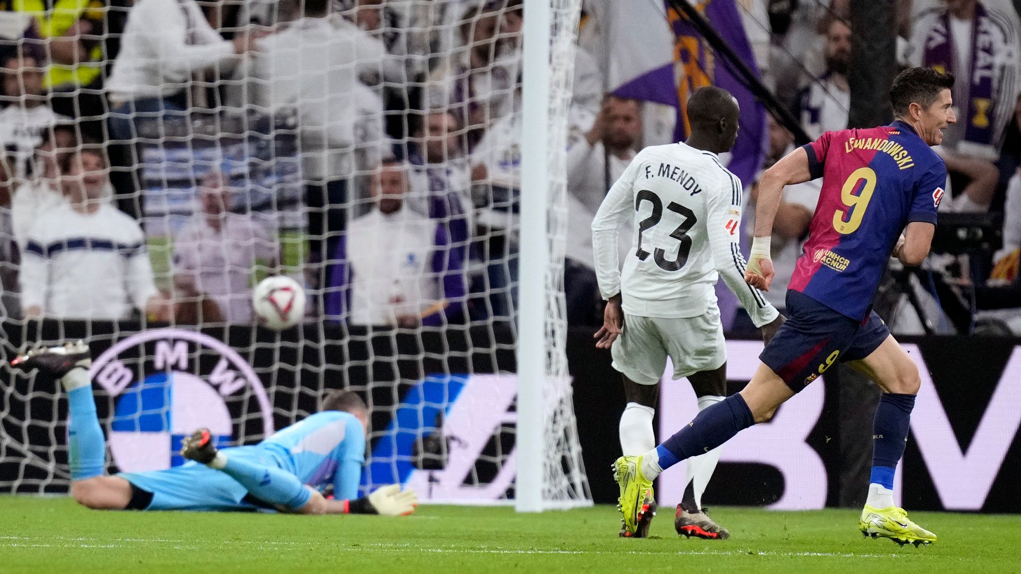 Real Madrid 04 Barcelona Robert Lewandowski scores twice with Lamine