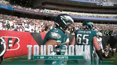 Hurts shows off speed to gives Eagles the lead