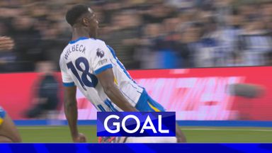 'That's just CRAZY!' | Welbeck fires Brighton into the lead!