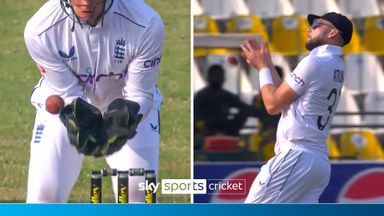 'He's missed a sitter!' | Two opportunities missed for England to get Pakistan all out