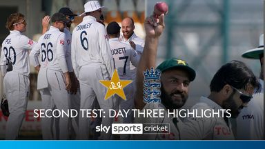 Highlights: England facing uphill battle to win second Pakistan Test