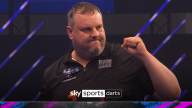 'What a finish!' | Joyce takes third set against Aspinall