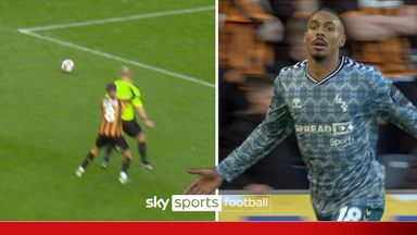 'Uproar at Hull!' | Does ref impede Mehlem during Sunderland goal?