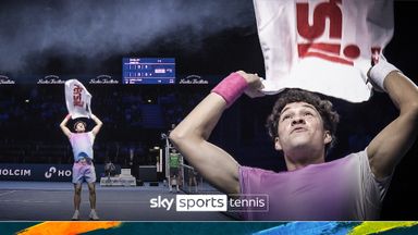 Bizarre moment smoke delays start of Rublev vs Shelton