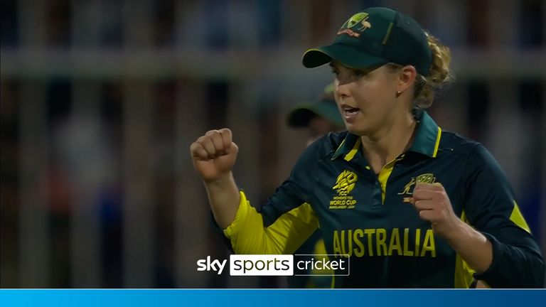 Watch Australia claim four wickets in their final over to beat India in the Women's T20 World Cup. 