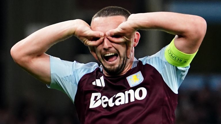 John McGinn celebra adelantar al Aston Villa ante el Bolonia en la Champions League