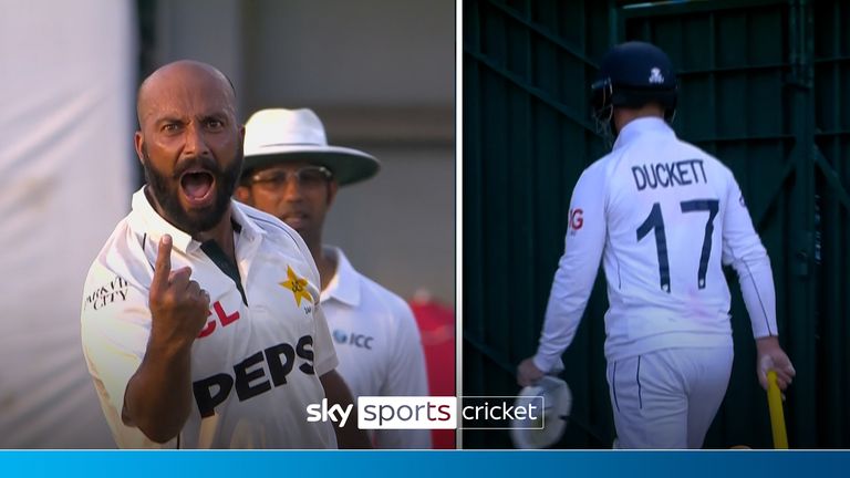 Ben Duckett ditangkap saat bola lepas melayang di udara dan kemudian ditangkap oleh penjaga gawang Pakistan Mohammed Rizwan saat permainan bowling Sajid Khan terus menghantui Inggris. 