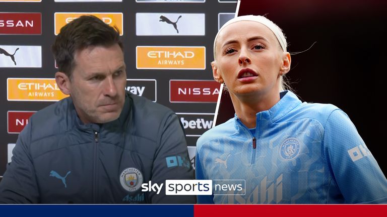 Man city manager Gareth Taylor reveals that Chloe Kelly has been training well and that reports that she has fallen out with him over a new contract are false.