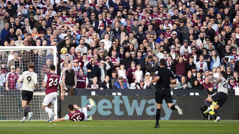 Diogo Dalot shoots his shot over the crossbar