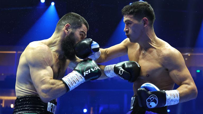 Artur Beterbiev vs Dmitry Bivol (Photo: Top Rank)